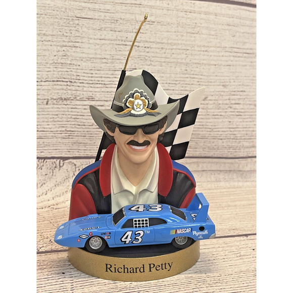 Hallmark NASCAR Richard Petty Keepsake Xmas Ornament Stock Car Champions - Picture 2 of 7